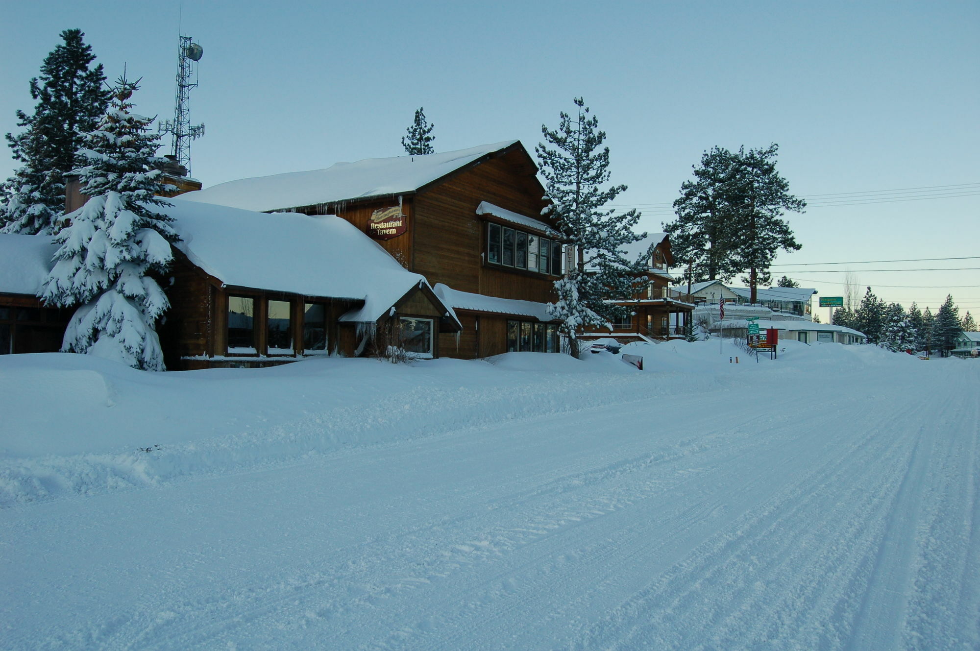 Robinhood Hotel